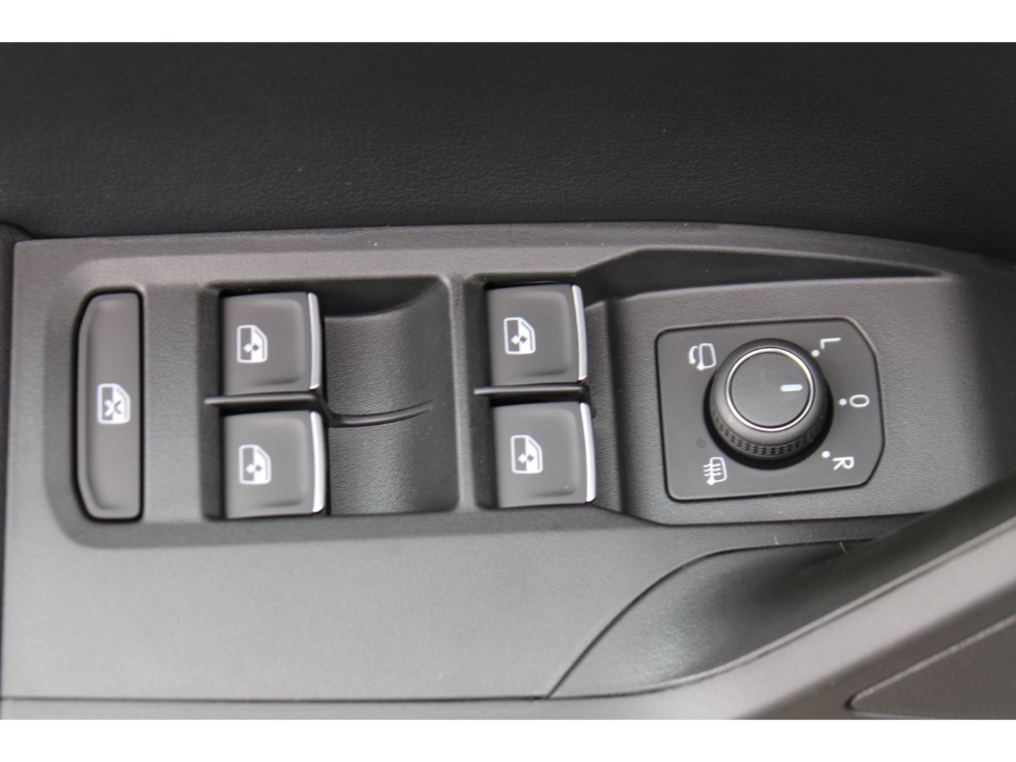 SEAT Leon 1.5 eTSI Sportstourer FR DSG ACC LED AHK RF - Image 13