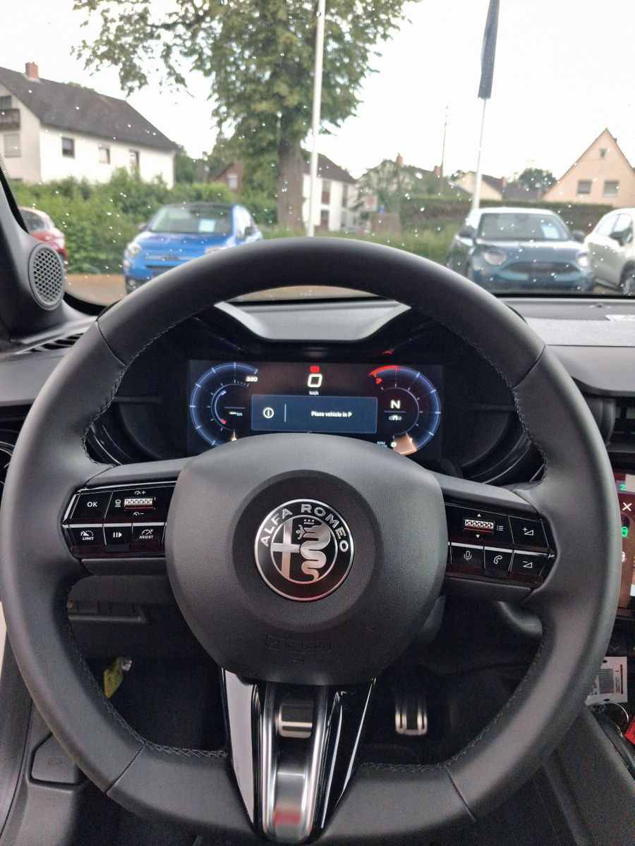 Fahrzeugabbildung Alfa Romeo Junior Ibrida 1.2 VGT 48V-Hybrid 107 kW Ti