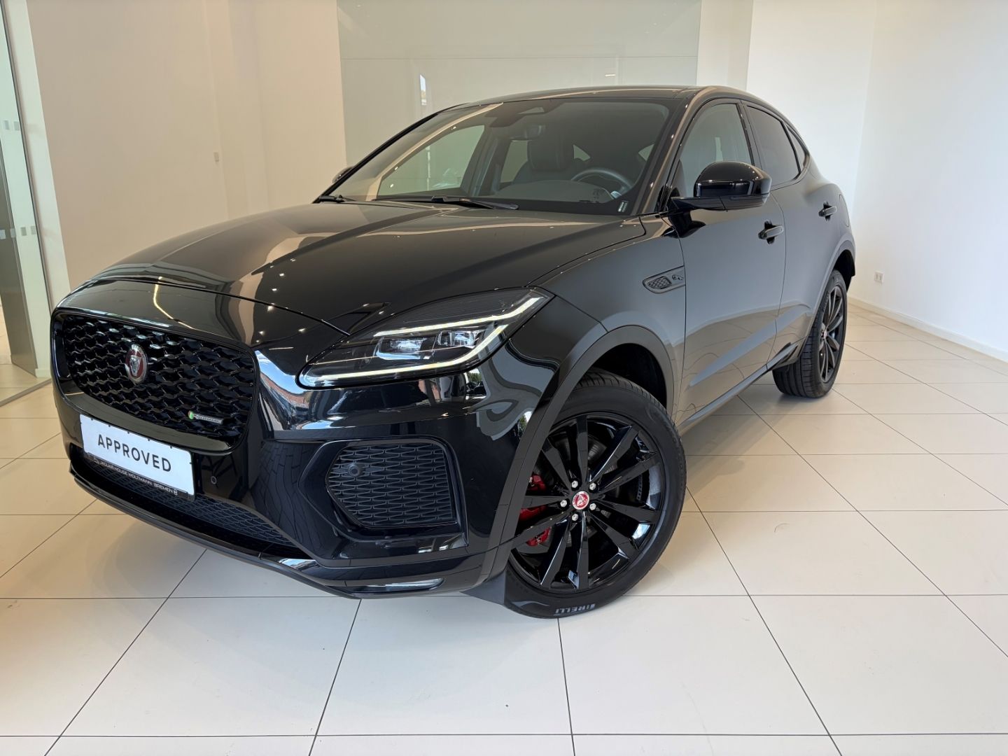 Fahrzeugabbildung Jaguar E-Pace R-Dynamic SE P300ePlug-In Hybrid Panorama
