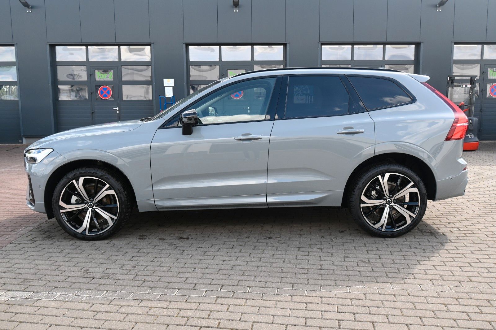 Fahrzeugabbildung Volvo XC60 B4 D AWD Ultimate Dark*STDHZG*360°*LUFT*ACC