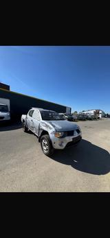 Mitsubishi L200 Invite Doppelkabine 4WD