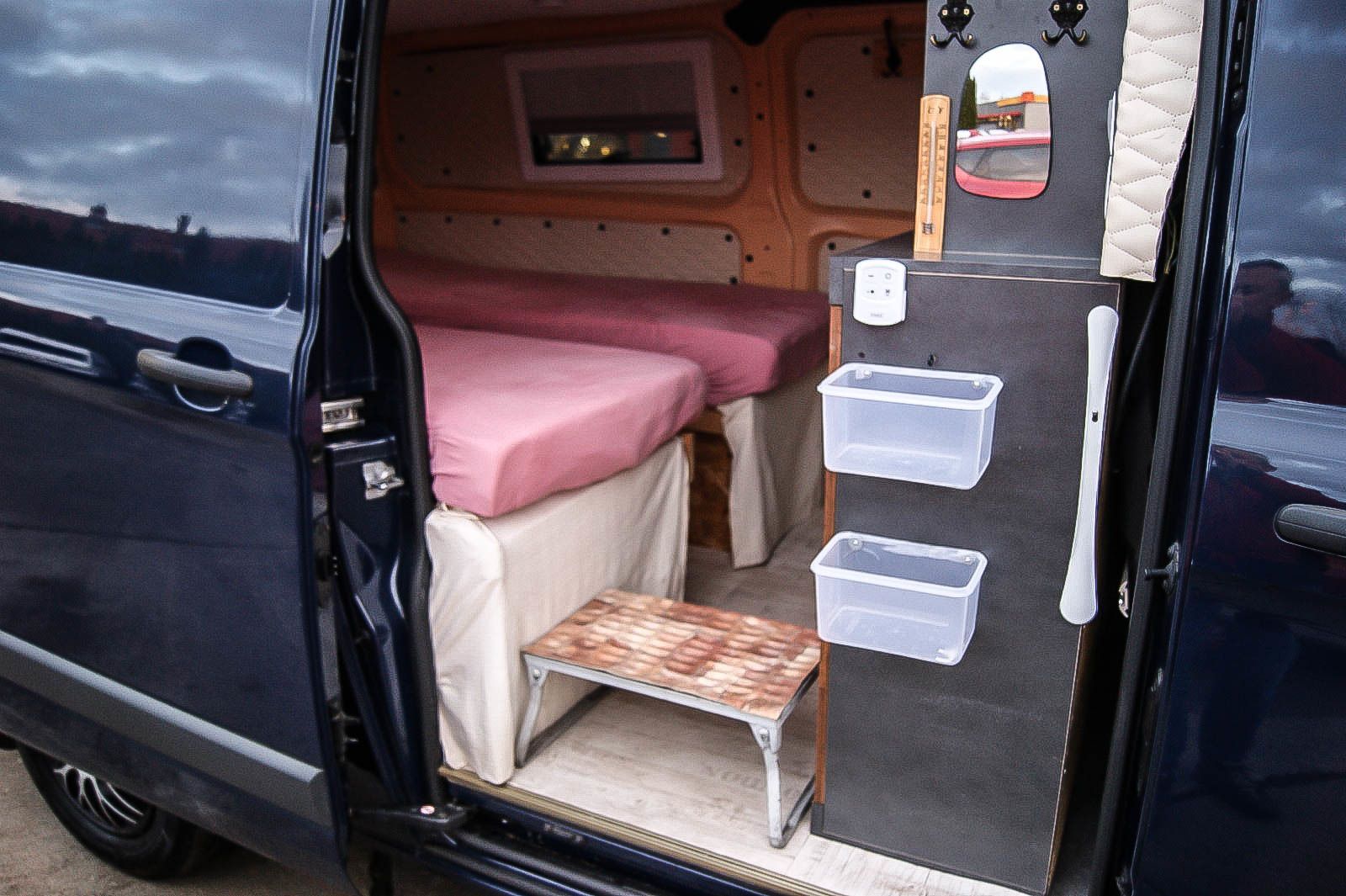 Fahrzeugabbildung Ford Transit Custom Camper TDCi BETTEN WC JALOUSIE TV