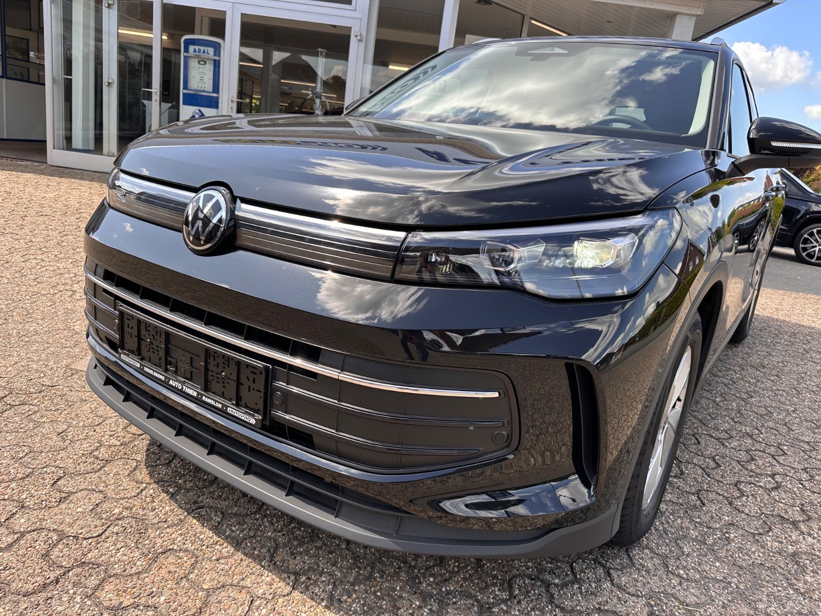 Fahrzeugabbildung Volkswagen Tiguan 1.5 eTSI Life DSG ACC/LED/RFK/SHZG
