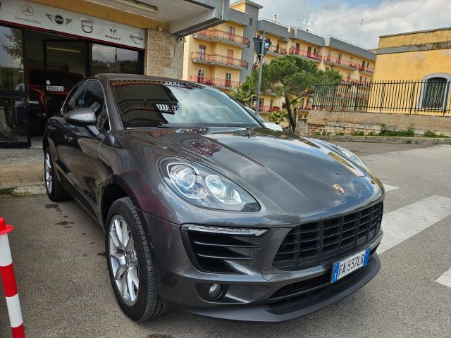 PORSCHE Macan