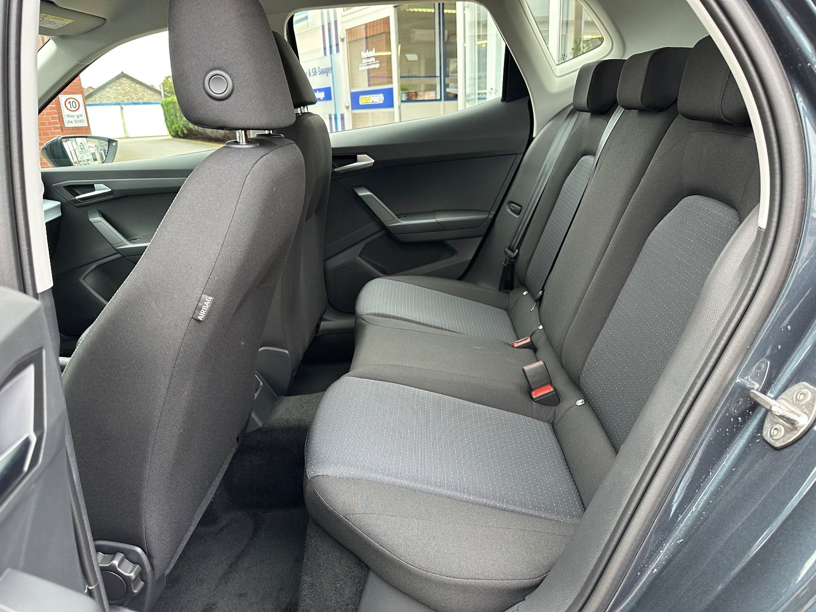 Fahrzeugabbildung SEAT Arona 1.0 TSI Style DSG ACC/LED/SHZG/PDC/GJR