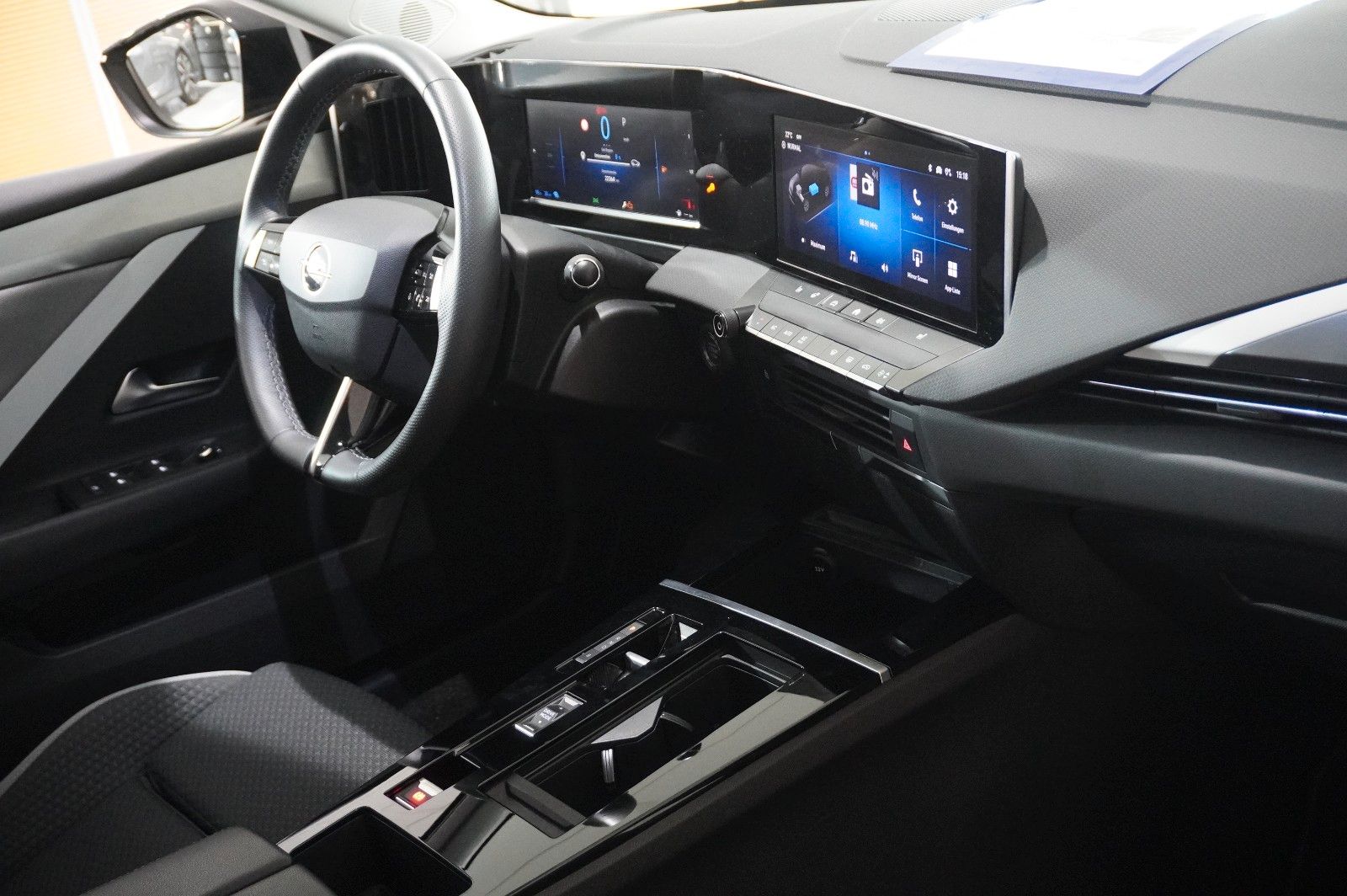 Fahrzeugabbildung Opel Astra L Lim. 1.6 HYBRID BUSINESS NAVI/LED/KAMERA