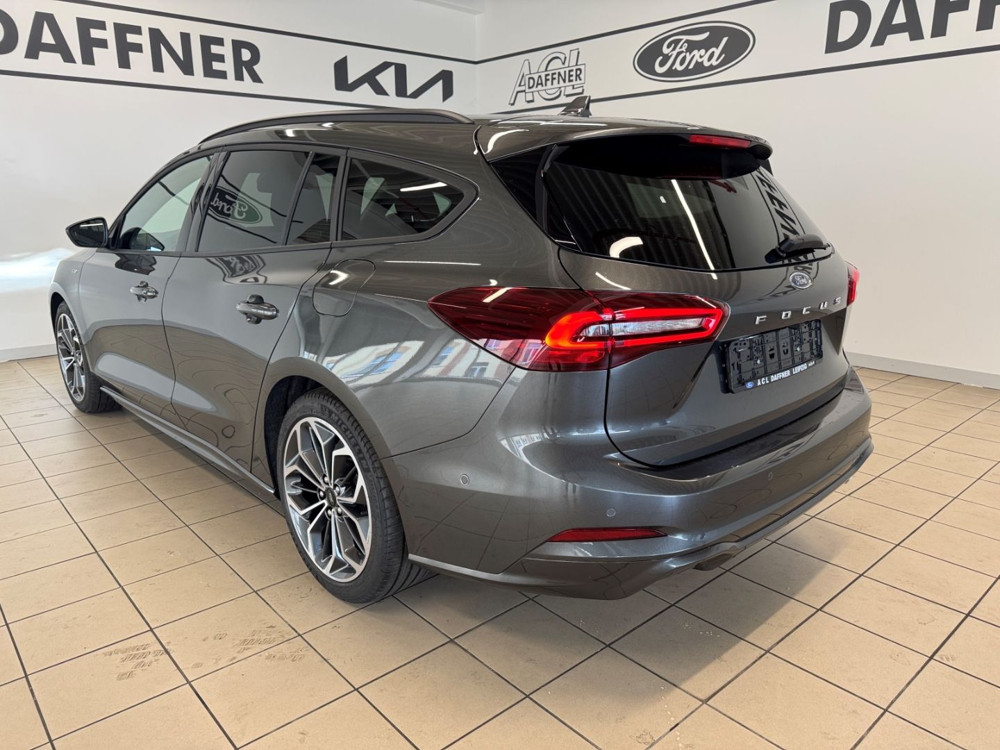 Fahrzeugabbildung Ford Focus Turnier ST-Line X B&O 18'' LED ACC Kamera