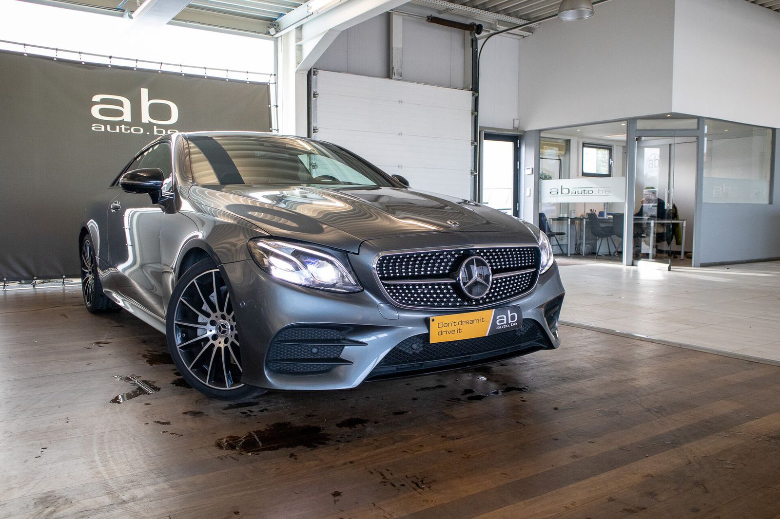 Mercedes-Benz E 200 Coupé AMG imagem 3