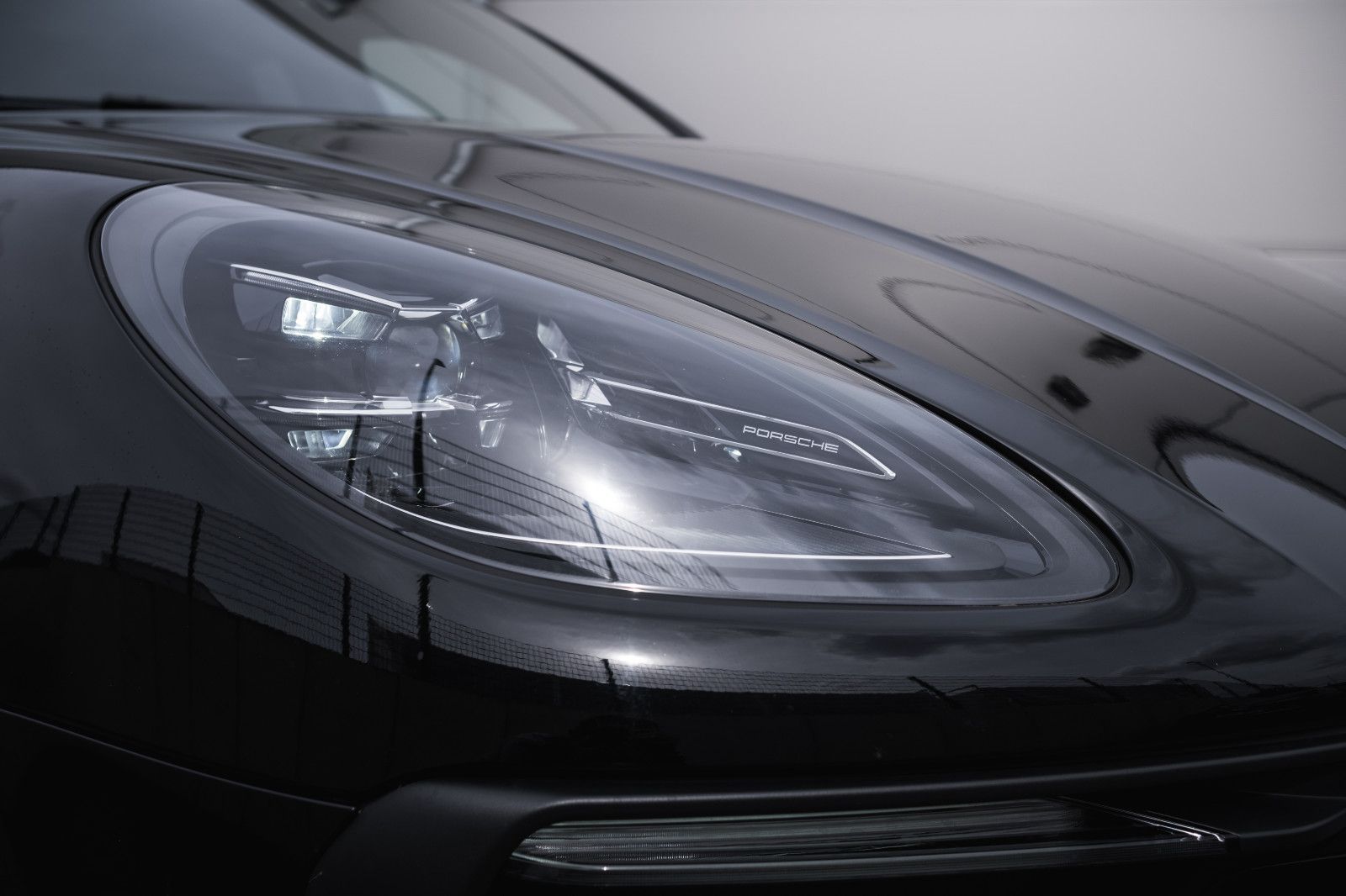 Fahrzeugabbildung Porsche Macan T-21 Zoll - el. Sitz m. Memory-Pano-360Kam