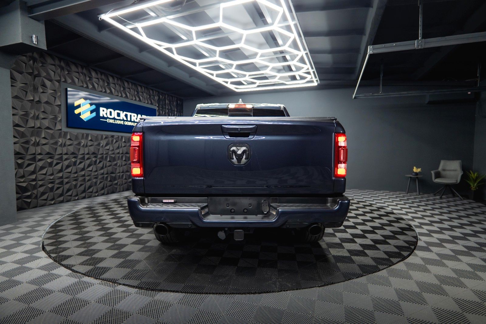 Fahrzeugabbildung Dodge RAM 5.7 V8 HEMI 4x4 NIGHT-Paket LARAMIE 22 Zoll