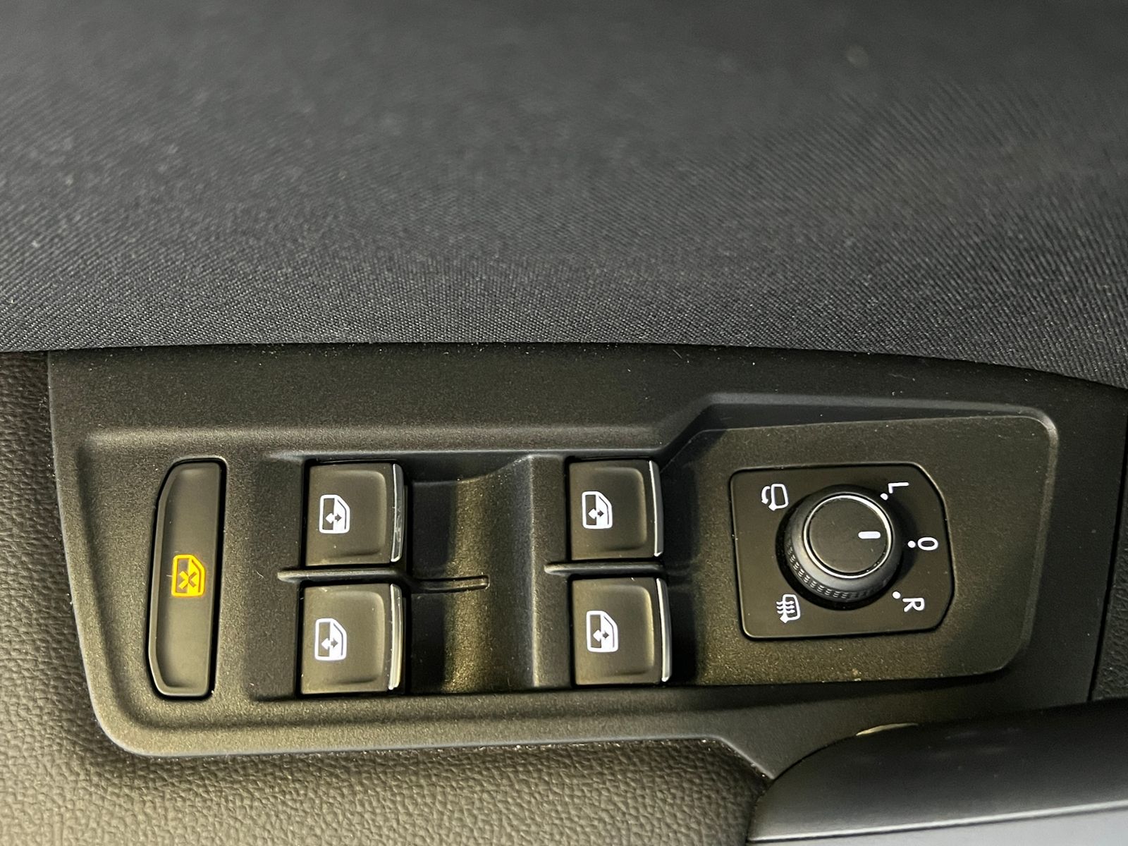 Fahrzeugabbildung Volkswagen Tiguan Elegance 2.0 TDI DSG *AHK, Matrix-LED, Na