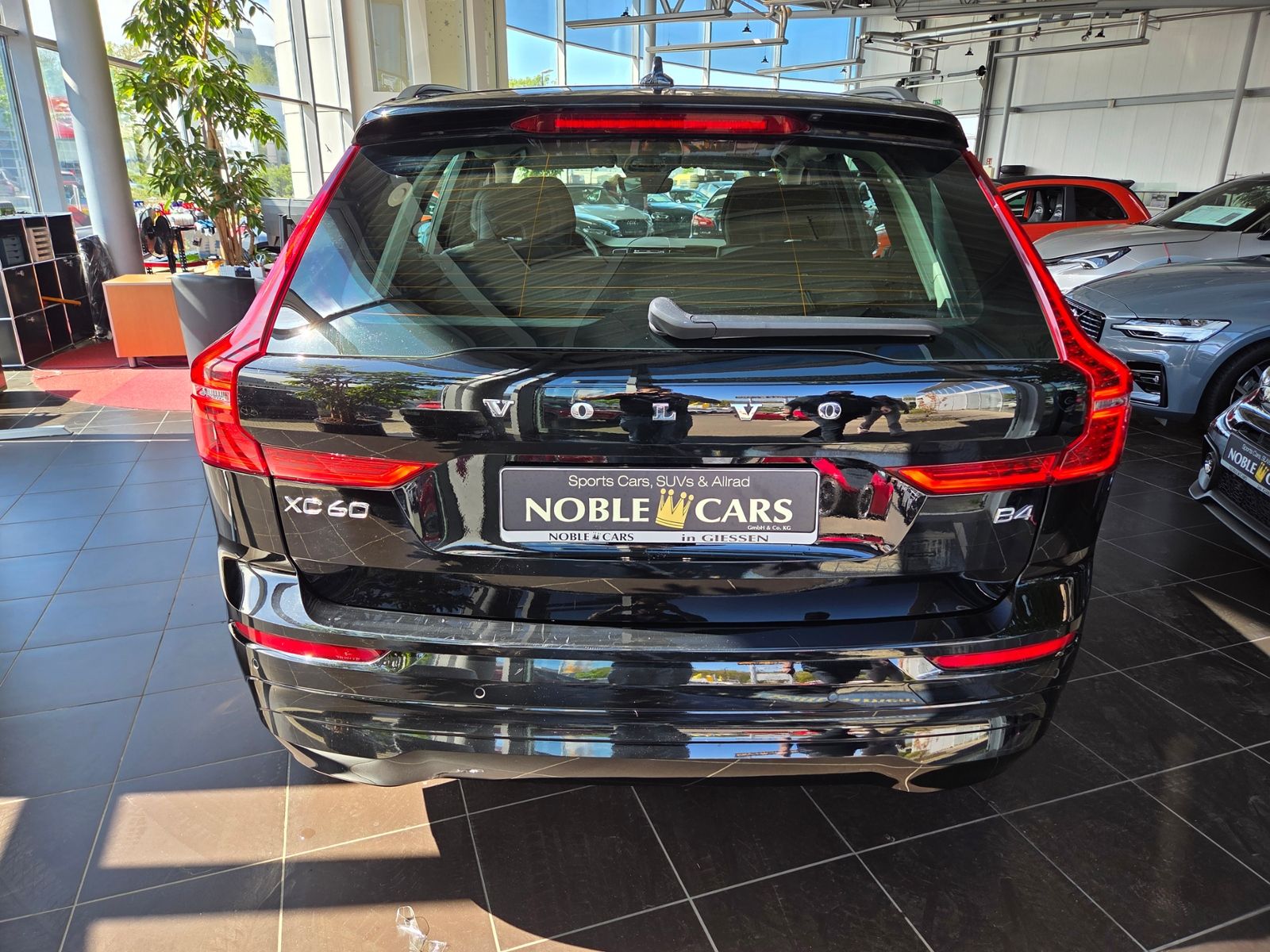 Fahrzeugabbildung Volvo XC60 Momentum 2WD RFK LED ALU