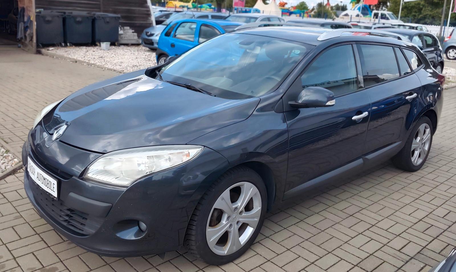 Renault Megane 2011 — салон