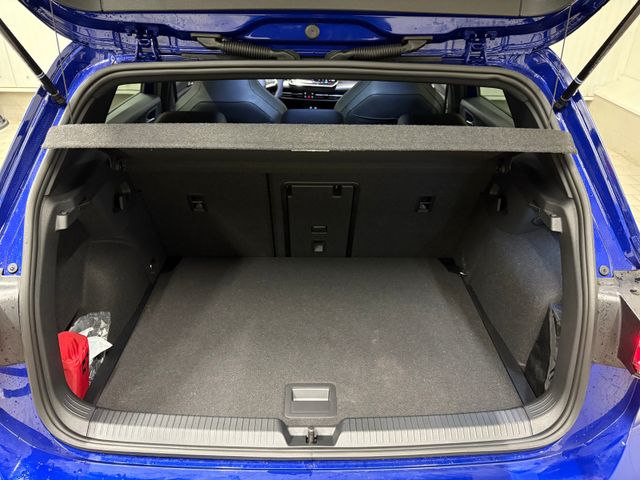 Golf VIII R-Line 2.0 TDI DSG IQ.LIGHT ACC NAVI