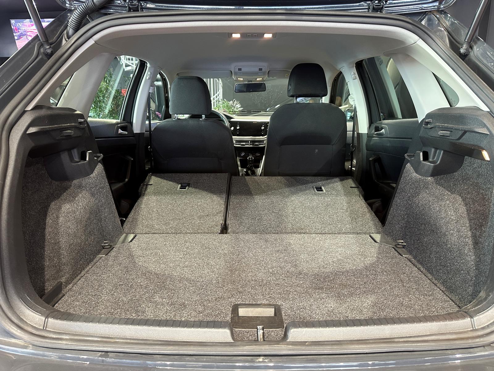 Volkswagen POLO COMFORTLINE KEYLESS TEMPOMAT PDC KAMERA NAV