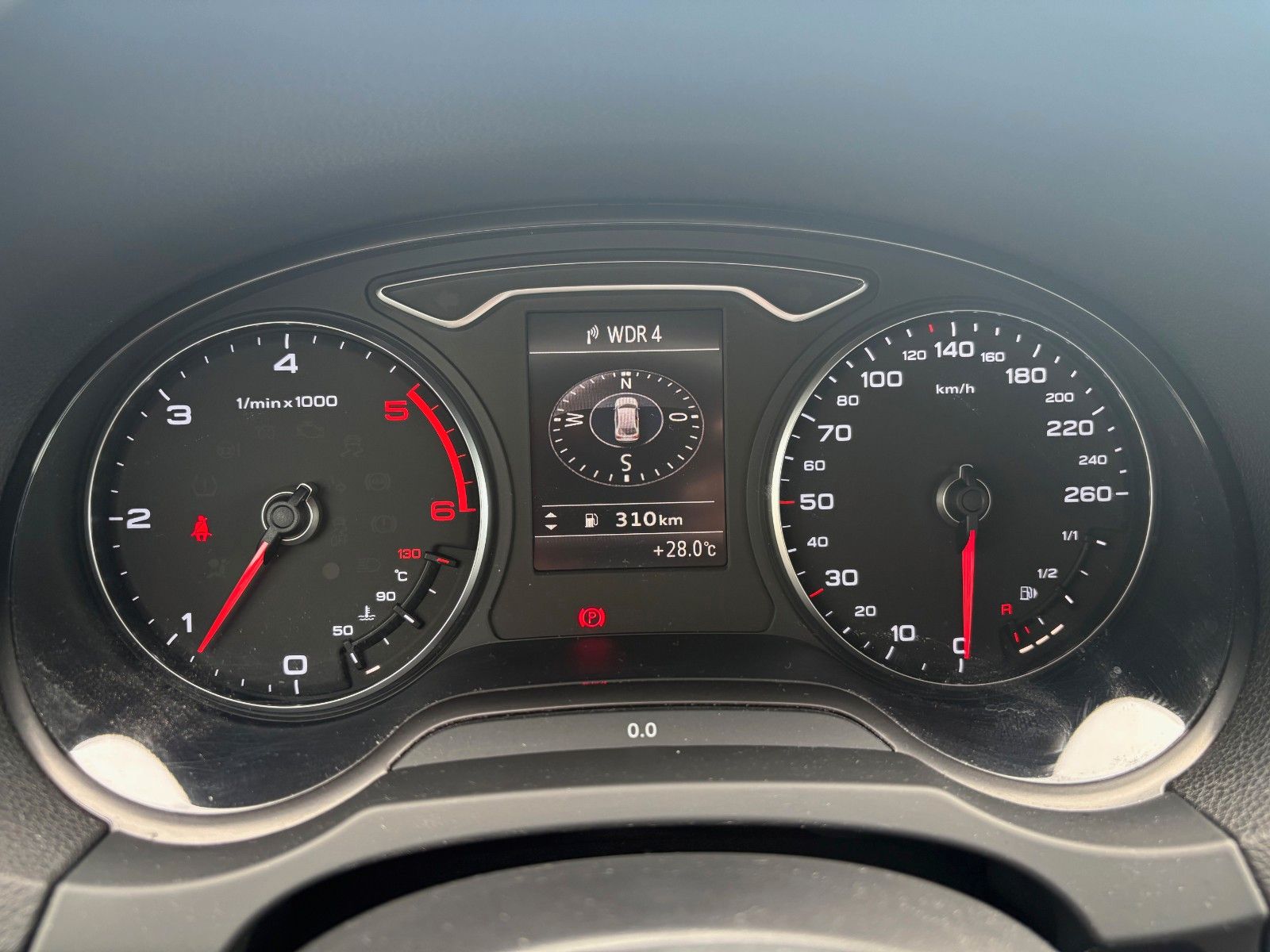 Fahrzeugabbildung Audi A3 1.6 TDI SPBK S LINE Navi Leder LED SPORTFWK