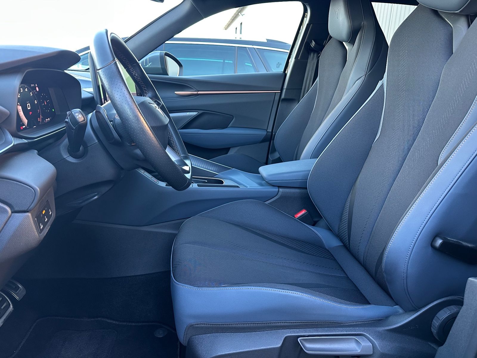 Fahrzeugabbildung CUPRA Terramar 1.5 eTSI DSG NAV+LED+AHK+HUD+KAM+SHZ