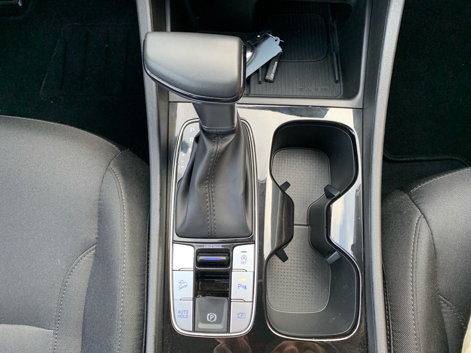 Fahrzeugabbildung Hyundai TUCSON 1.6 T-GDI 7-DCT Select Mild-Hybrid NAvi L