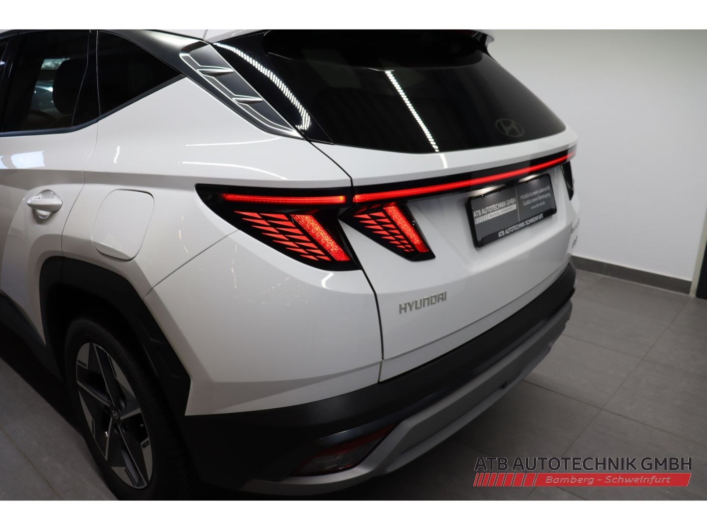 Fahrzeugabbildung Hyundai Tucson Trend PHEV 1.6 T-GDi 6-AT 4WD Navi Digita