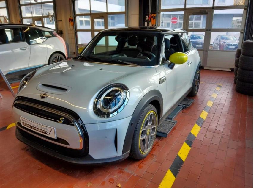 MINI COOPER SE*LEDER*KeyGO*ParkAssis*Sitzheizung*DAB*