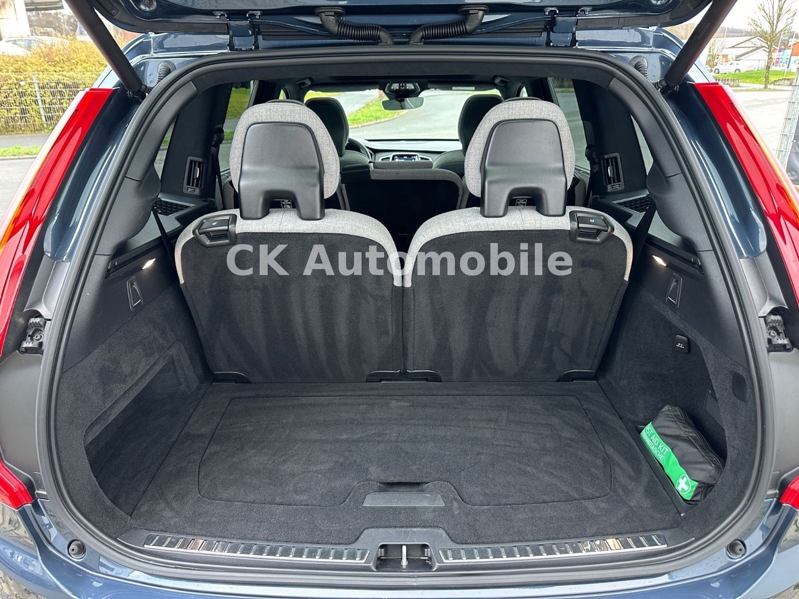 Fahrzeugabbildung Volvo XC90 T8 Ultimate Dark AWD/7 Sitze/Head-Up/LED