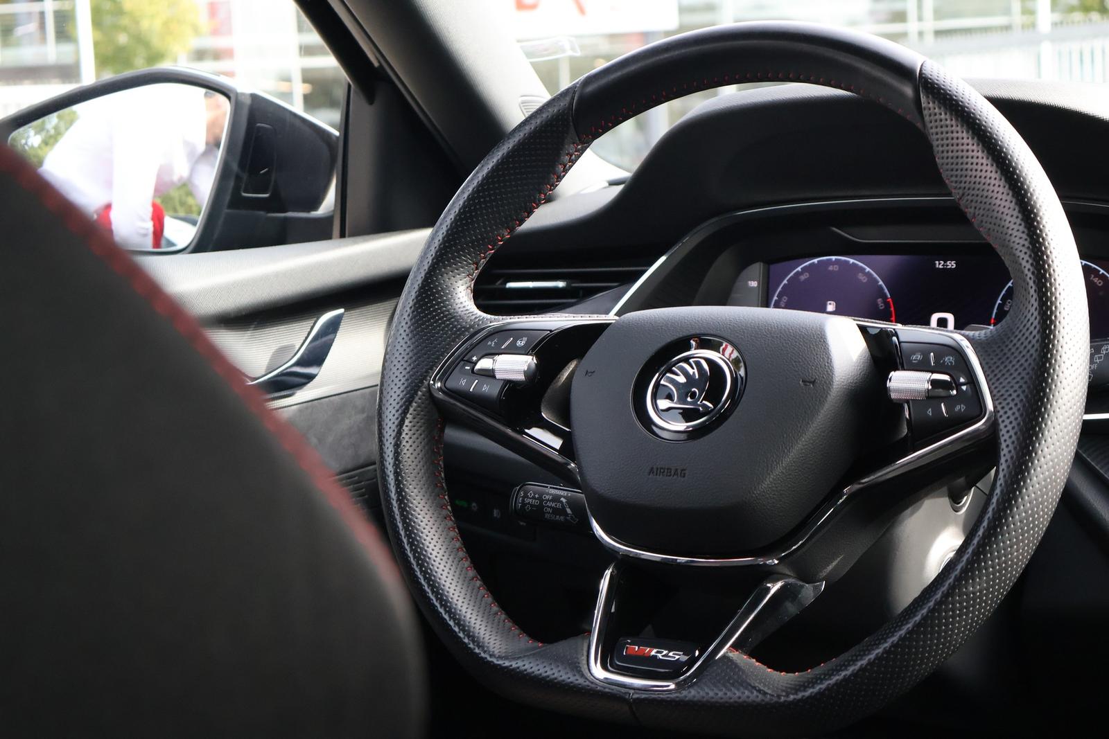 Skoda Octavia Combi 2.0 RS DSG LED Navi Sitzheizung