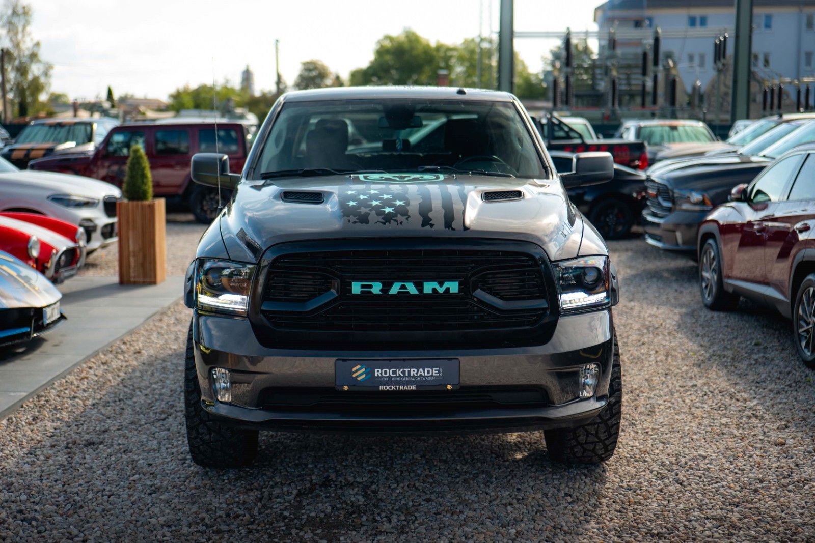 Fahrzeugabbildung Dodge RAM 5.7 V8 HEMI 4x4 OFFROAD Night-Paket *LED*