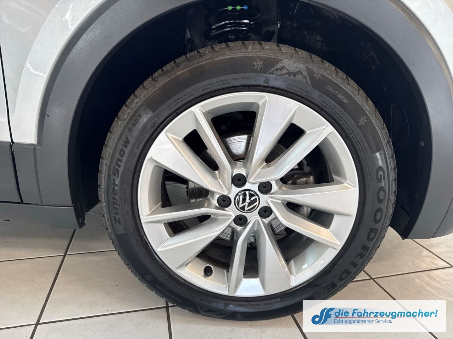Fahrzeugabbildung Volkswagen T-Cross 1.0 TSI 85 kW Life Digitales Cockpit LED