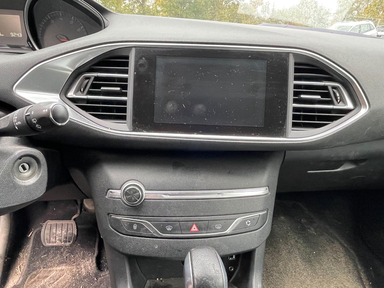 Peugeot 308 2015 — photo 19