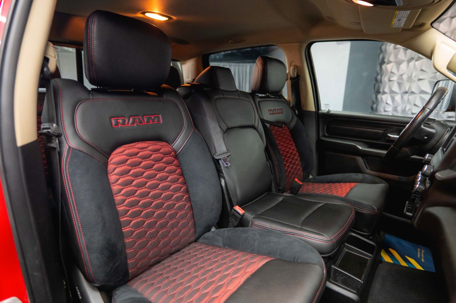 Fahrzeugabbildung Dodge RAM 5.7 V8 HEMI 4x4 RED DEVIL LONGBED Offroad