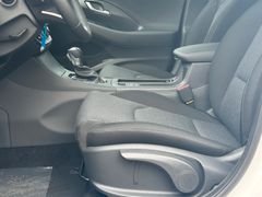 Fahrzeugabbildung Hyundai i30 1.0 T-GDI Connect & Go *Navi*Kamera*PDC*LED*