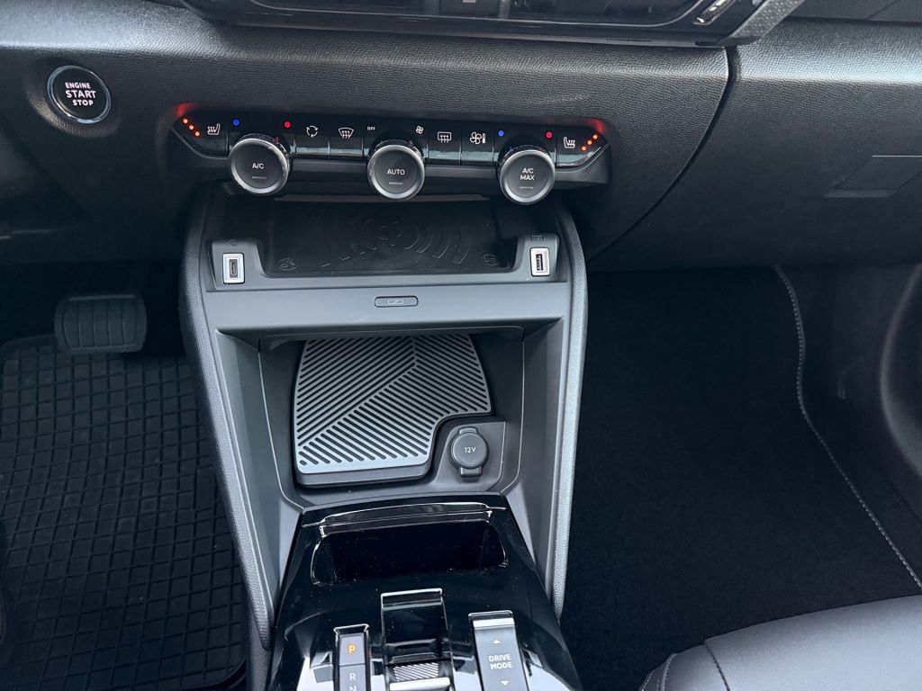 Fahrzeugabbildung Citroën C4 Hybrid 145 MAX - Schiebedach*Winter Paket