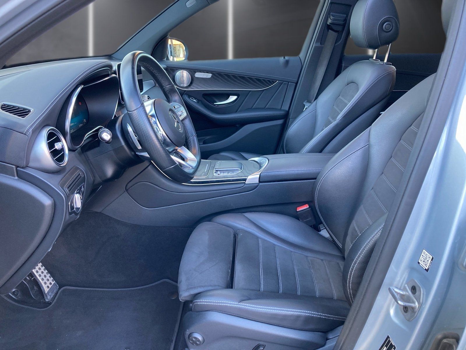 Fahrzeugabbildung Mercedes-Benz GLC 300 de AMG 4M*Pano*AHK*Burmester*360°*Distro