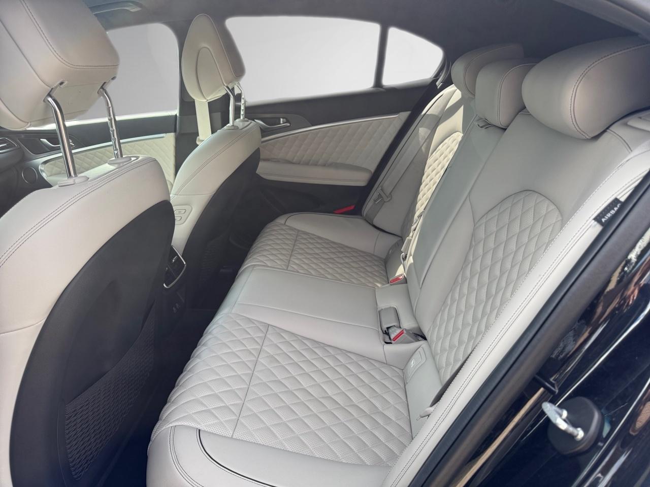 Genesis G70 Shooting Brake 2.0 T RWD Premium Metallic