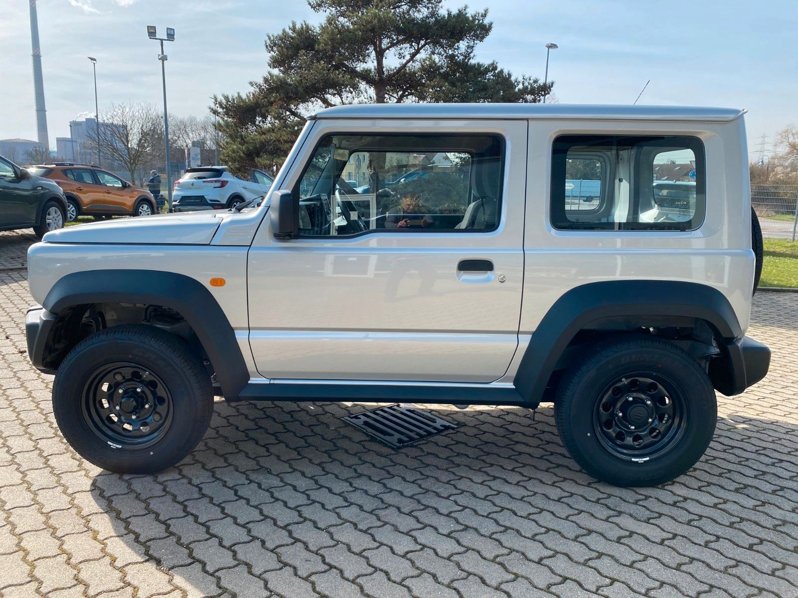 Fahrzeugabbildung Suzuki Jimny 1.5 4WD Allgrip KLIMA+SHZ+TEMPOM.+SOFORT