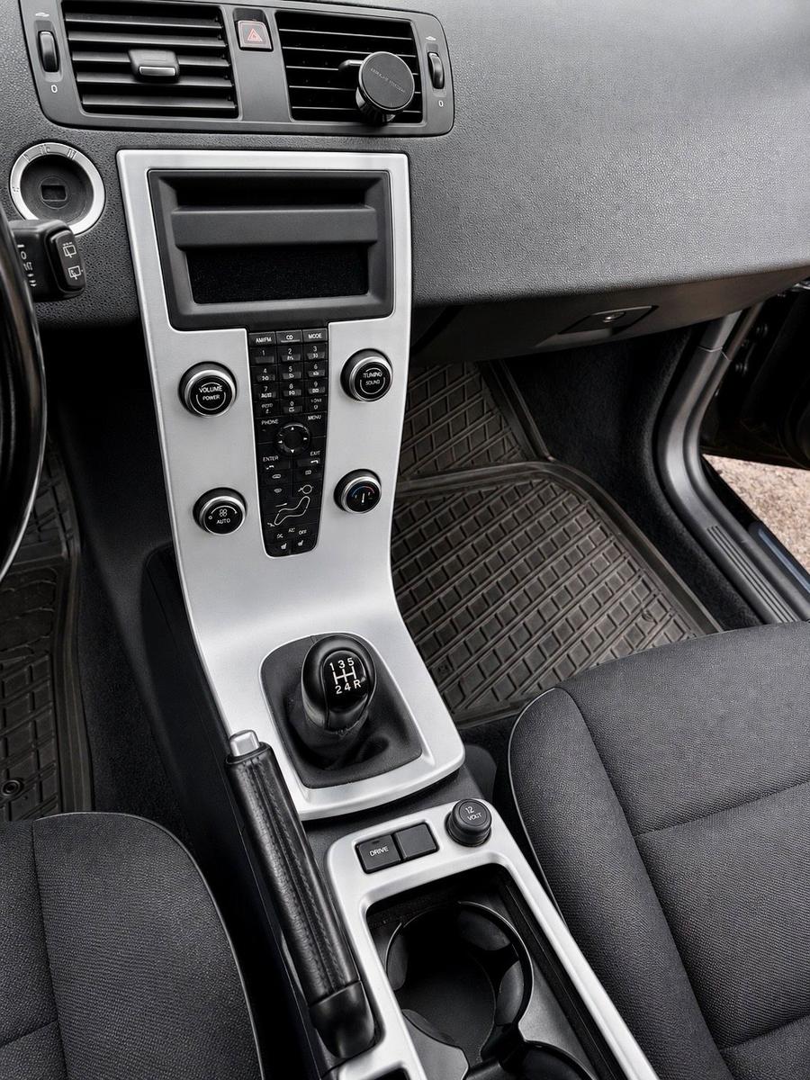 Volvo V50 2010 — photo 9