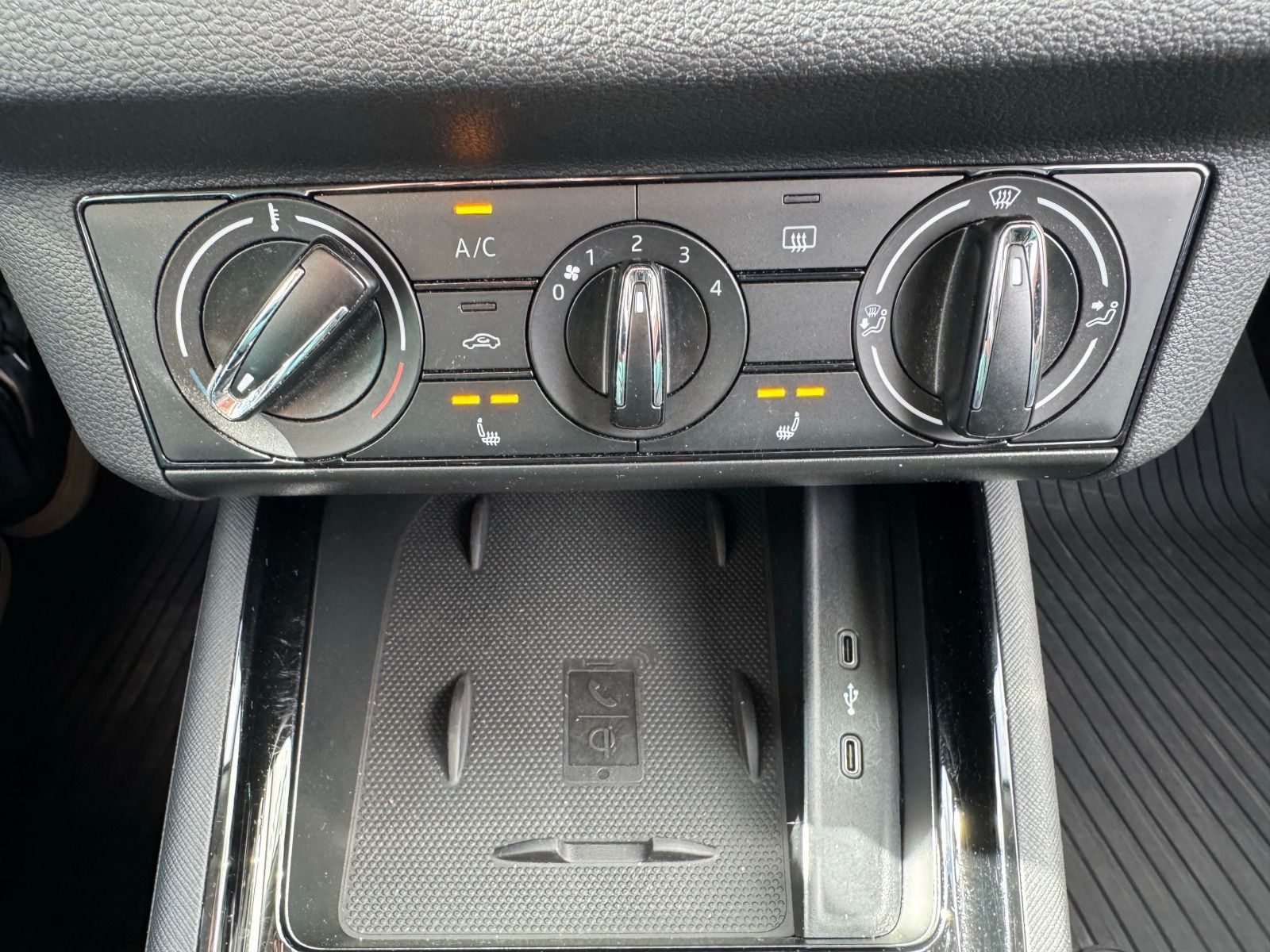 Fahrzeugabbildung SKODA Kamiq 115PS 6-Gang*RFK*LED*SMartLink*Allwetter
