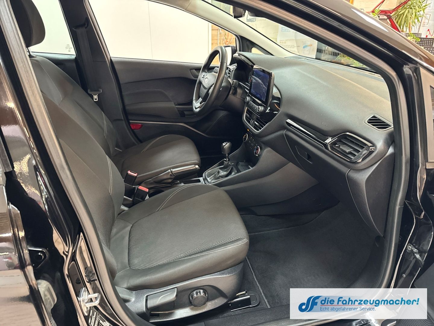 Fahrzeugabbildung Ford Fiesta Cool & Connect Navi LED Blendfreies Fernl