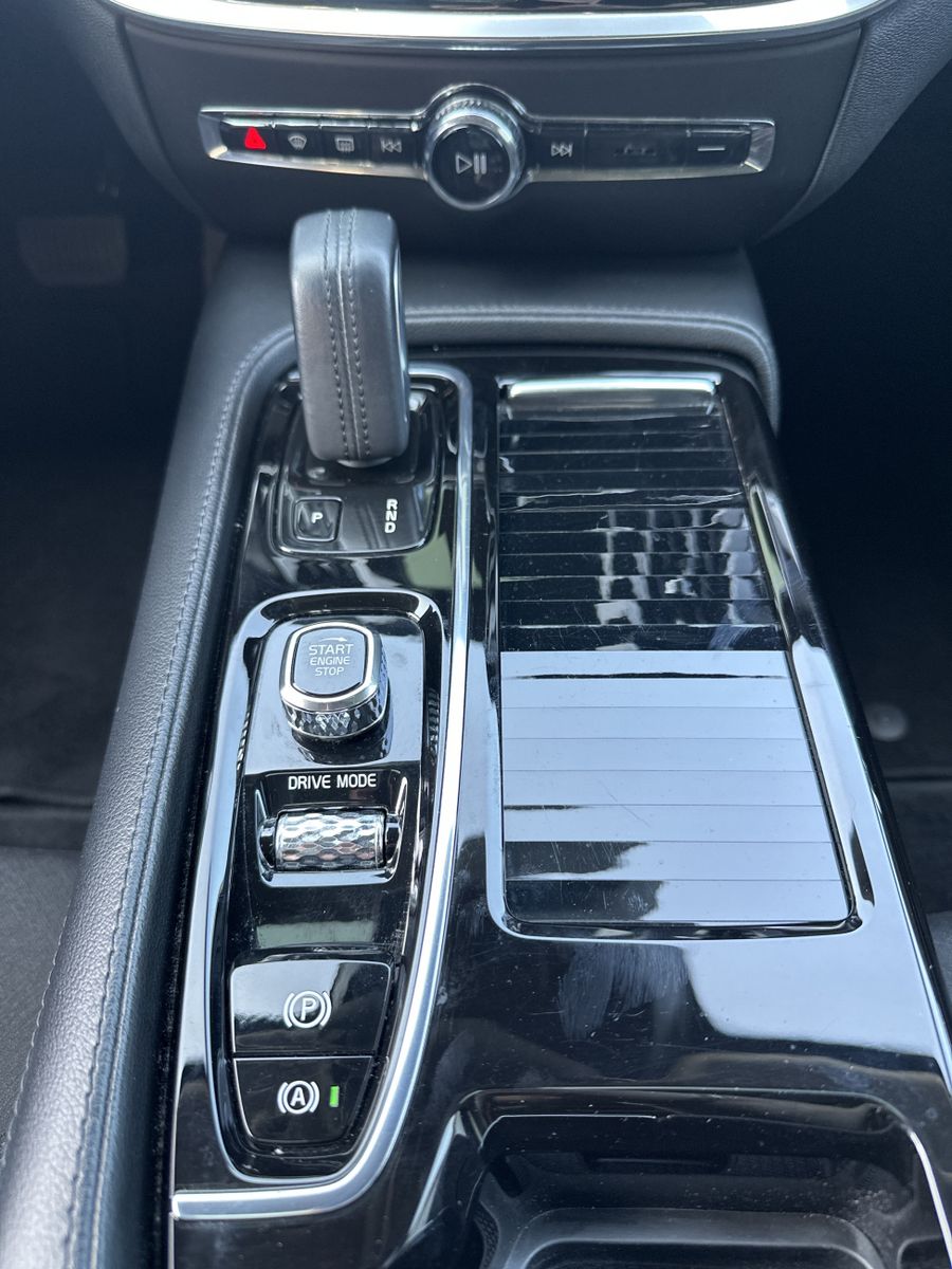 Fahrzeugabbildung Volvo V60 T6 AWD Recharge Inscription NAV+LED+H&K+PANO