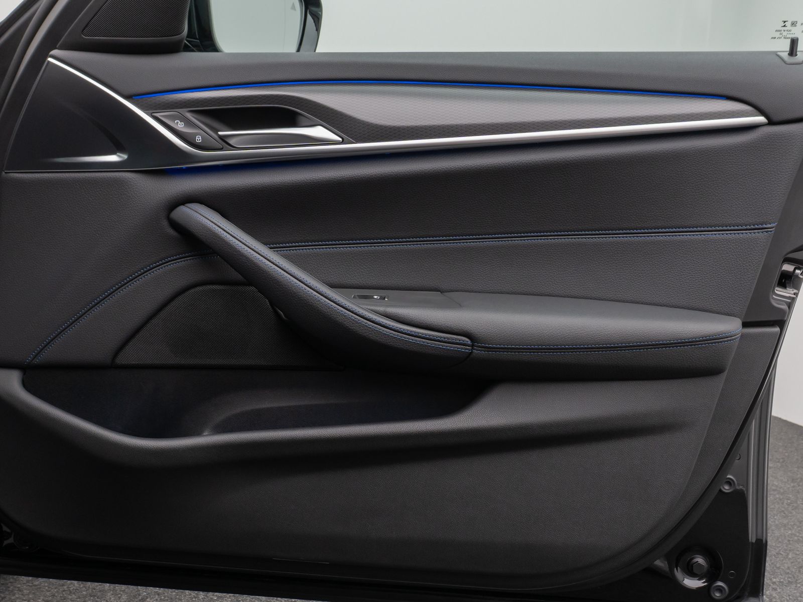 Fahrzeugabbildung BMW 520d xD M Sport Kamera HUD DAB HiFi Stop&Go AHK