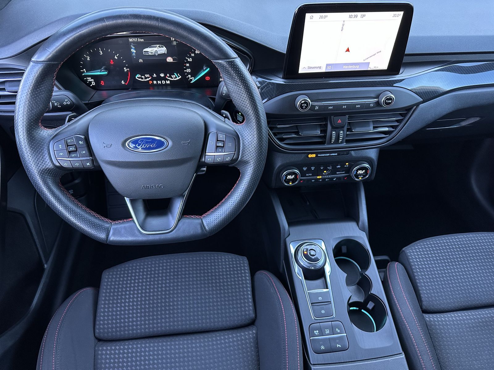 Fahrzeugabbildung Ford Focus 2.0 EB Aut. ST-Line NAV+LED+AHK+ACC+KAMERA
