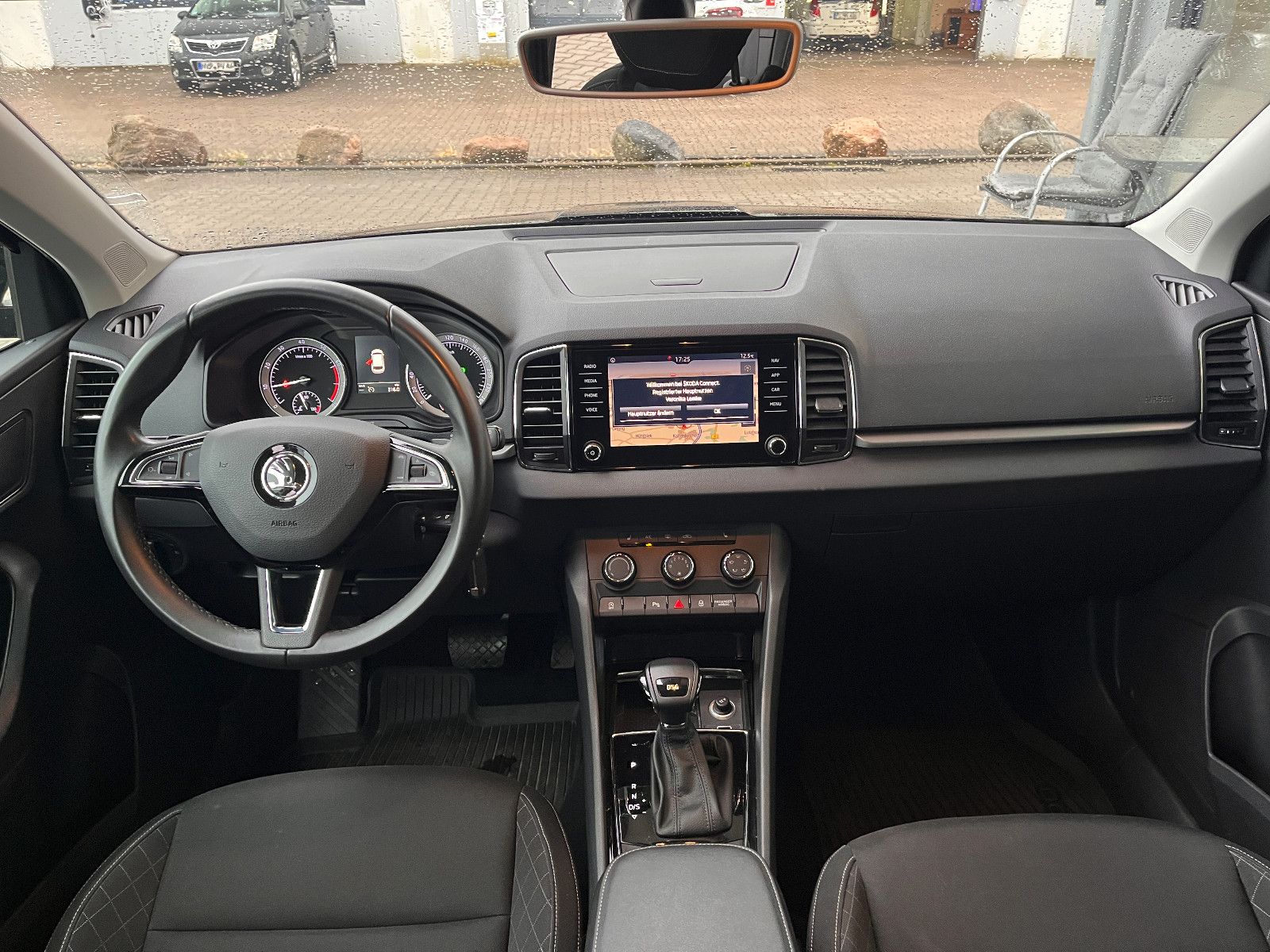 Fahrzeugabbildung SKODA Karoq Ambition 1.0 DSG