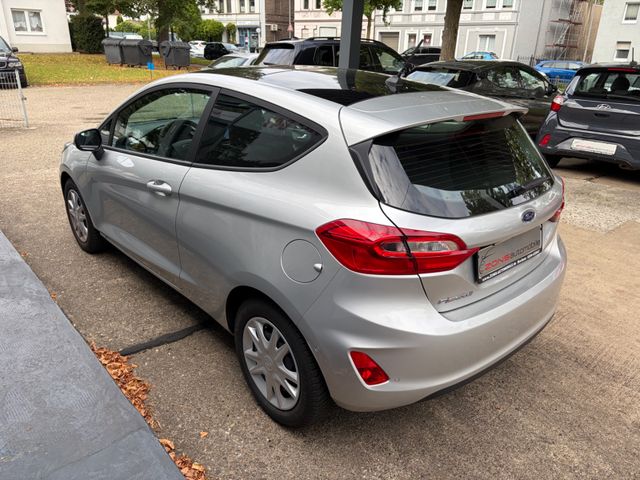 Fahrzeugabbildung Ford Fiesta+CarPlay+1.Hand+Kamera+Panorama+Allwetter+