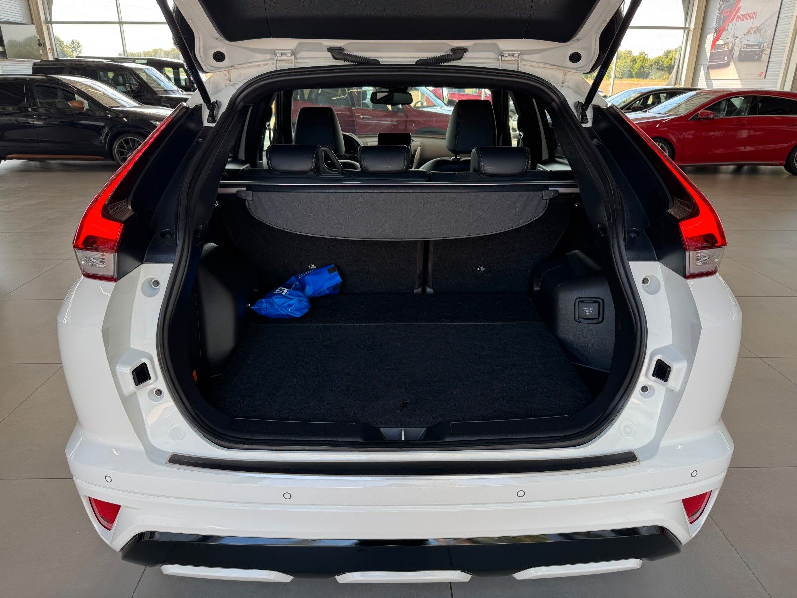 Fahrzeugabbildung Mitsubishi Eclipse Cross 2.4 PHEV Plus Select Black 4WD