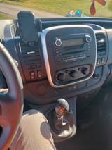Opel Vivaro - blaue Opel Vivaro