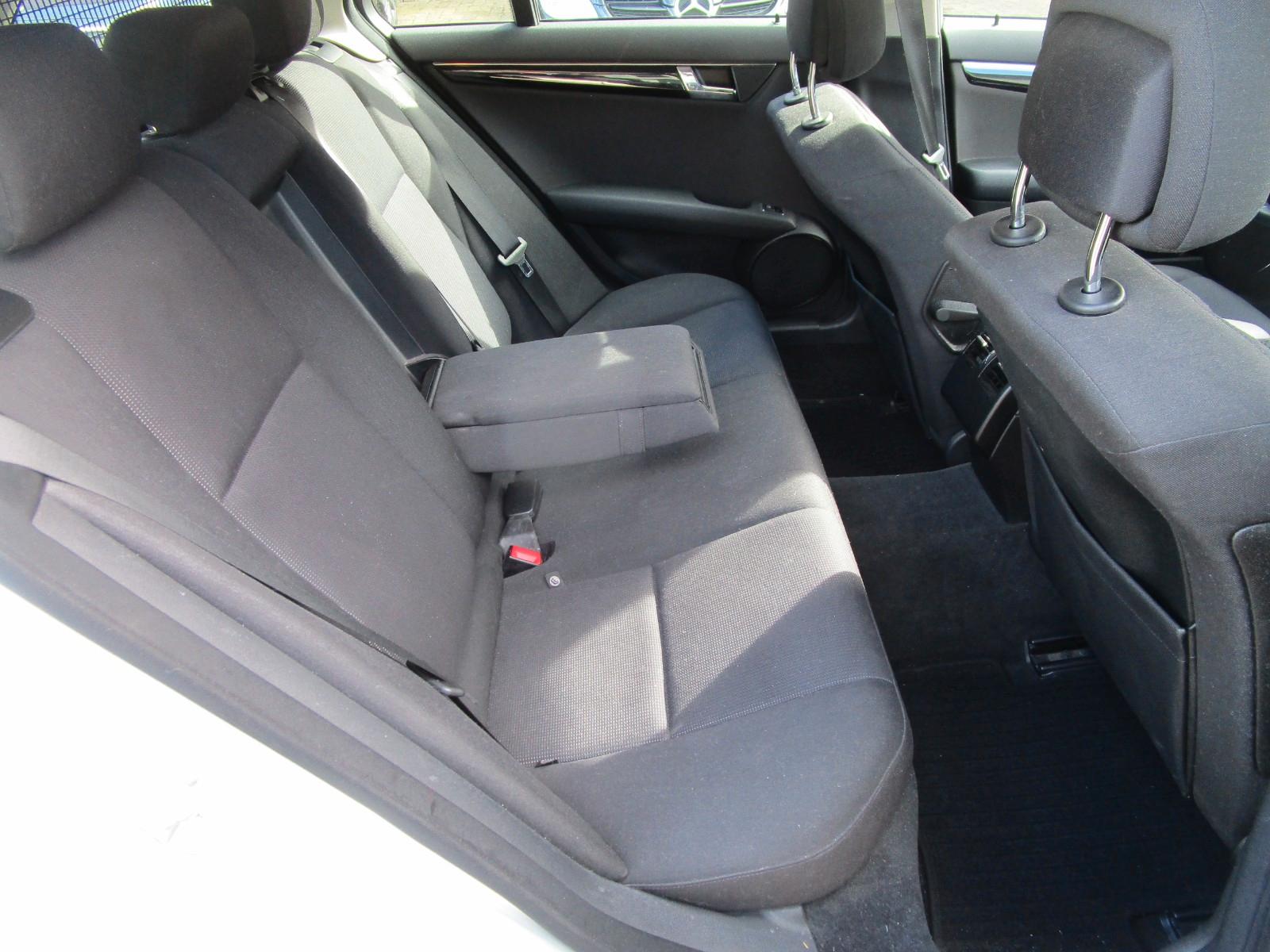 Mercedes-Benz C200 2008 — photo 11
