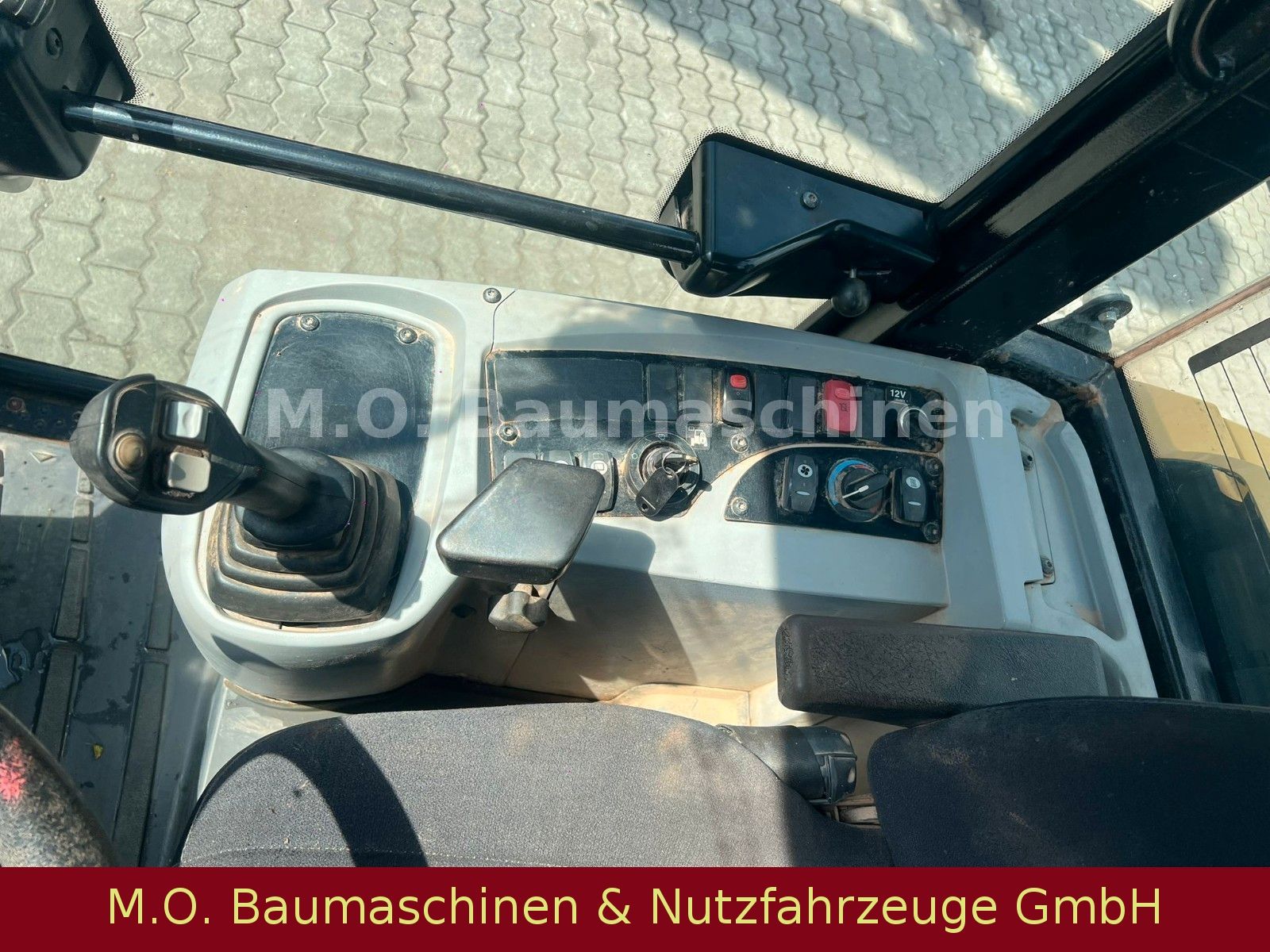 Fahrzeugabbildung CAT 906 H -2 / Klappschauefl / Gabel / SW/