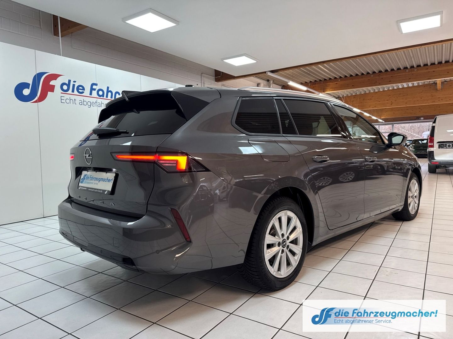 Fahrzeugabbildung Opel Astra L Sports Tourer Elegance Navi LED Apple Ca