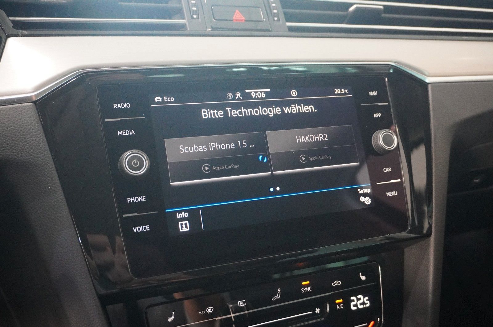 Fahrzeugabbildung Volkswagen Passat Vari. 2.0 TDI R-LINE 4M NAVI/KAMERA/AHK