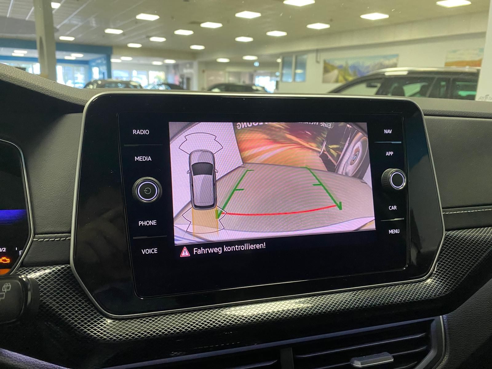 Fahrzeugabbildung Volkswagen T-Cross 1.0 TSI DSG R-Line BLACKSTYLE+MATRIX+AHK